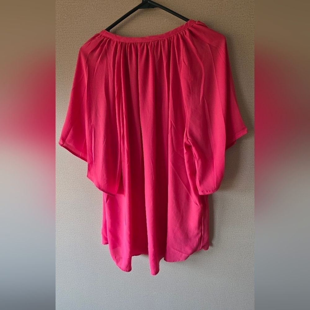 Elegant Fuchsia Blouse by [Brand] - Picture 2 of 4